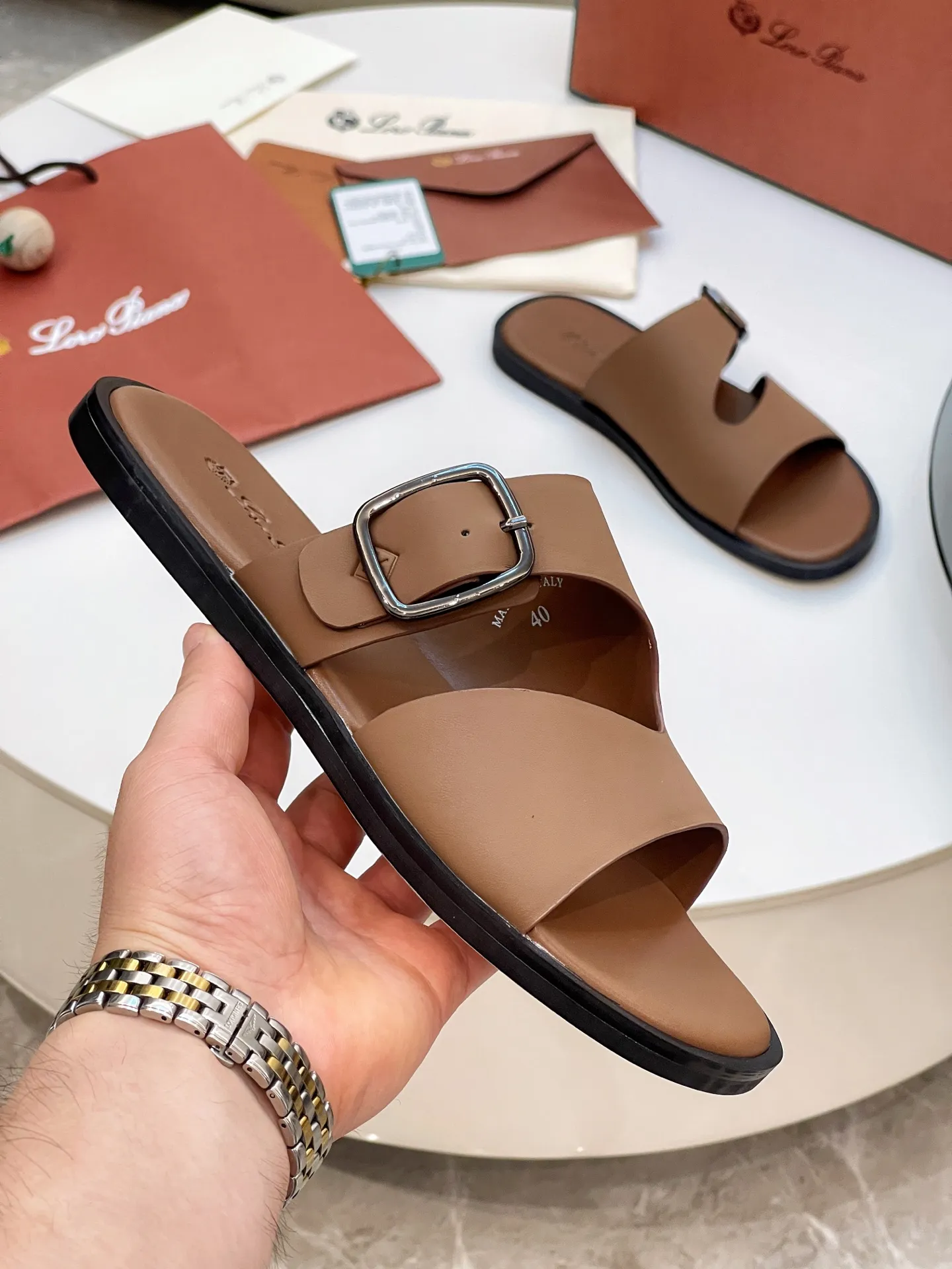 Men's shoes 💰420 Loro Piana, LP's popular spring and summer slippers are synchronized with the new counters, uppers are imported cowhide fabrics from Italy, high-quality splicing technology, soles: original soles specially provided by the original factory, exclusive molded soles are super comfortable, original factory orders, 🔍🔍high quality, you can go in and out of the counter at will, welcome to compare, code number 39-44 (order 38 45 46)